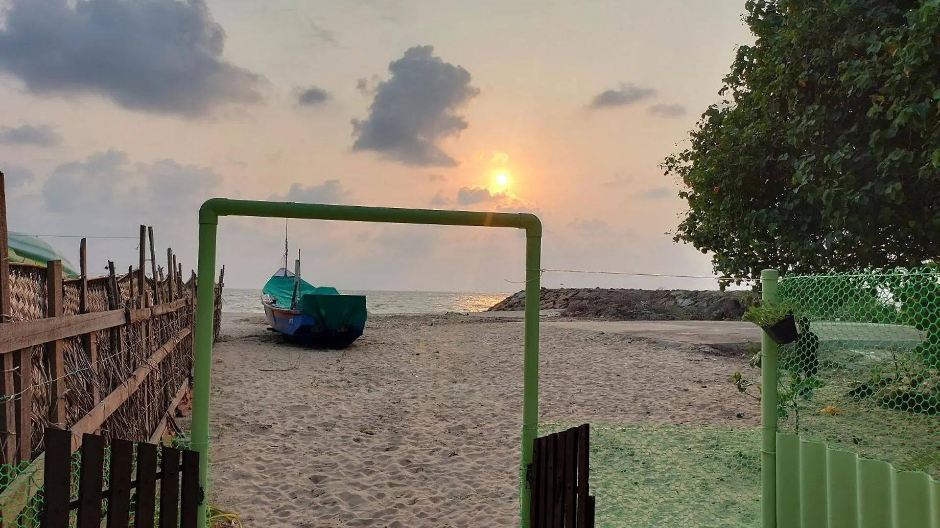 Kwatera prywatna Marari Eshban Beach Villa Alappuzha